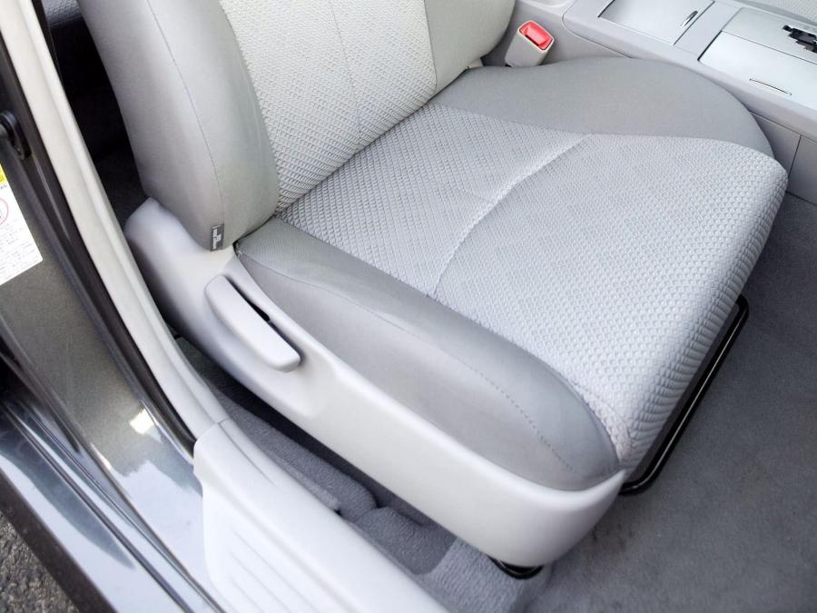 Детали интерьера Toyota Camry SE 2006 года  (NA) (фото 6 из 47)